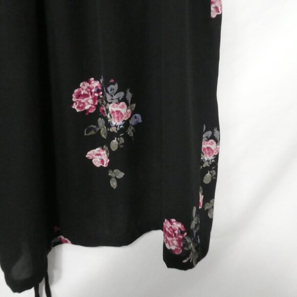 MICHEL STUDIO COLLECTION | 1X | Chic Black Top | Floral Back | Lace-Up Bottom - Picture 14 of 14